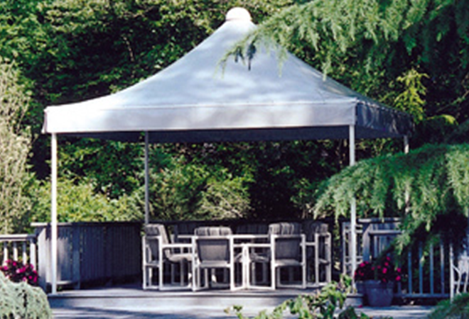 Gazebo Rettangolare Come Arredamento Di Un Giardino